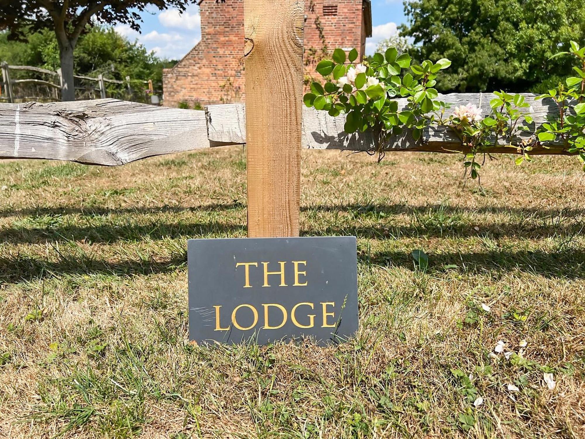 The Lodge Thakeham Exterior photo